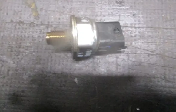 Opel Meriva B Fuel pressure sensor 