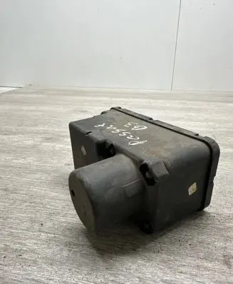 Volkswagen PASSAT B3 Central locking vacuum pump 357962257