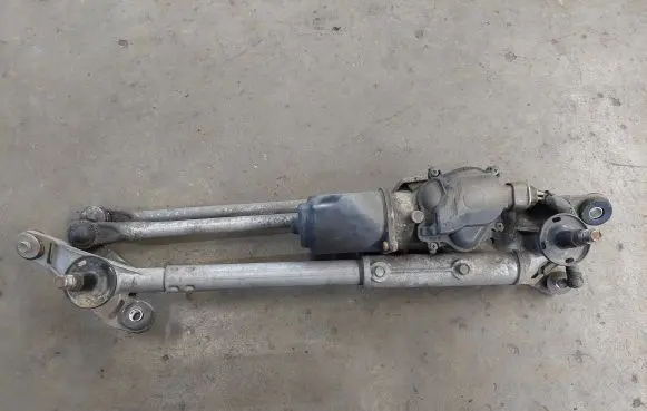 Honda FR-V Front wiper linkage and motor 583122