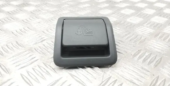 Volkswagen Jetta VI Other interior part 5C6867490