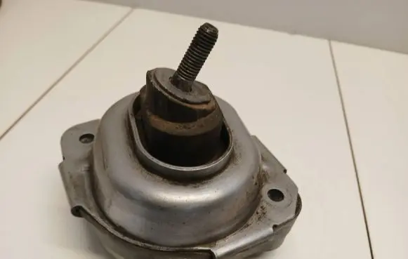 BMW X3 E83 Engine mount bracket 3453257