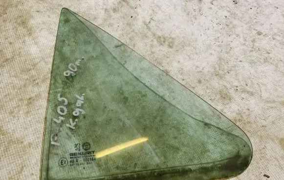 Peugeot 405 Rear vent window glass 