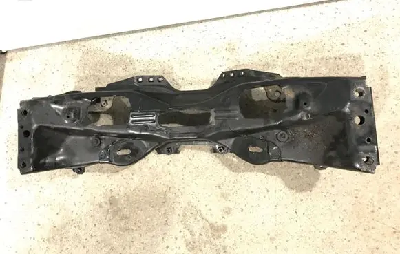 Subaru Forester SK Front subframe 20101FL002 20101FL001
