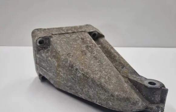 Mercedes-Benz E W211 Engine mounting bracket A6132230504
