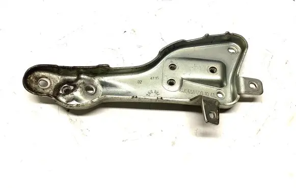 Mercedes-Benz E W212 Engine mounting bracket A6510901041