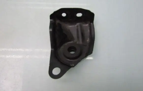 Honda HR-V Radiator mount bracket 