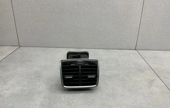 Audi Q3 8U Rear air vent grill 8U0819203C