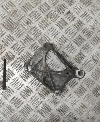 BMW 5 E60 E61 Engine mounting bracket 6761117 46000