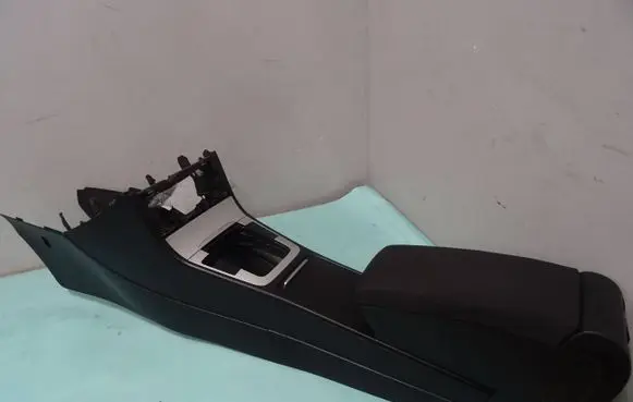 Volkswagen PASSAT B6 Center console 