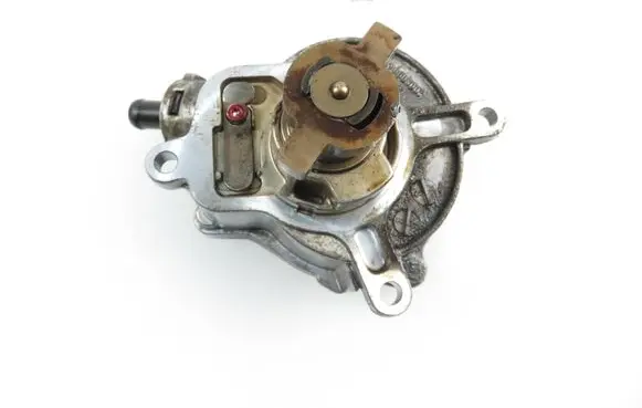 Volkswagen Jetta V Vacuum pump 07K145100B