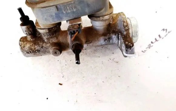Nissan King Cab, Navara Master brake cylinder