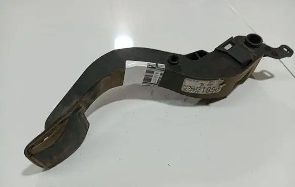 Ford Mondeo Mk III Clutch pedal 06812S44235