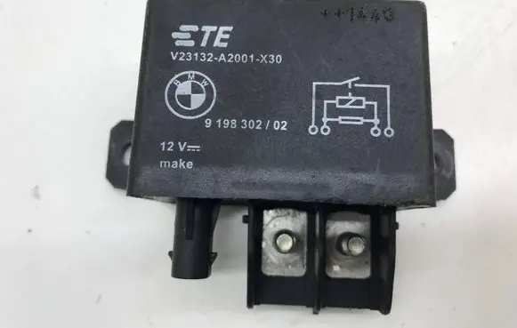 BMW 5 F10 F11 Coolant fan relay 9198302 V23132A2001X30