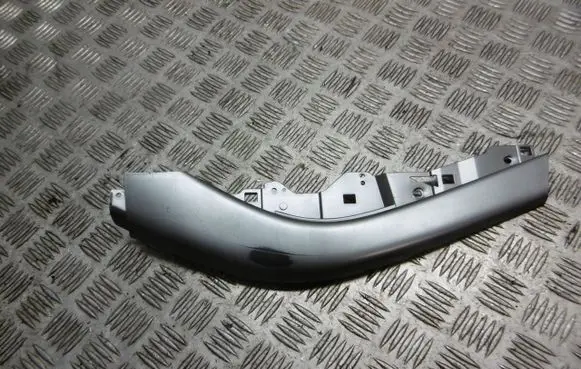 Mitsubishi Outlander Front door trim bar 