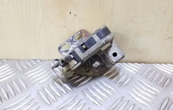 Loading door lock