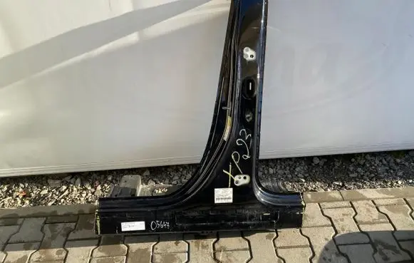 Ford Explorer VI Sill slupek