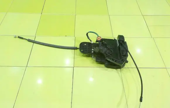 Hyundai ix20 Front door lock 814201K020 17AB200