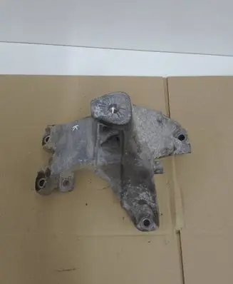 Audi A4 S4 B8 8K Engine mounting bracket 