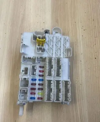 Toyota Hilux (AN10, AN20, AN30) Fuse module 151211L