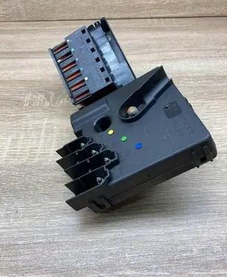 Mercedes-Benz E W211 Fuse module A2115461141 13948371