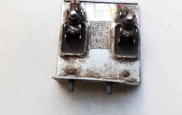 Audi A4 S4 B5 8D Coolant fan relay 8D0959493