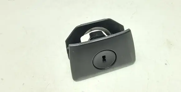 Volvo XC90 Glove box handle 