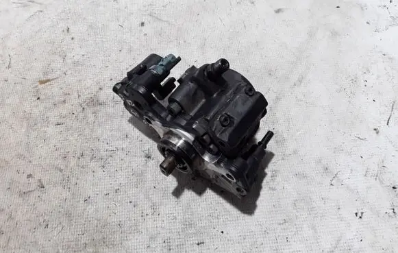 Ford Kuga II Fuel injection high pressure pump 9424A050A