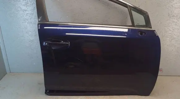 Toyota Avensis T270 Front door