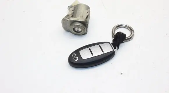 Infiniti Q50 Ignition key/card 