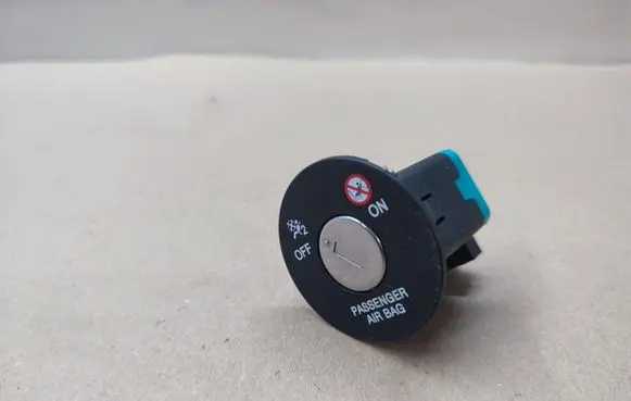 Passenger airbag on/off switch