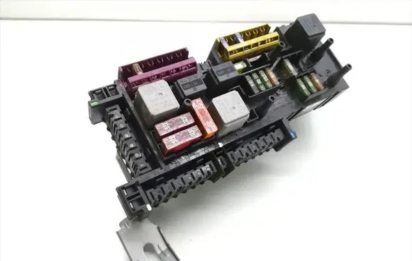 Mercedes-Benz C W204 Fuse module 0-1670658-1