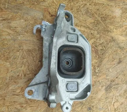 Nissan Qashqai Gearbox mounting bracket 112221641R