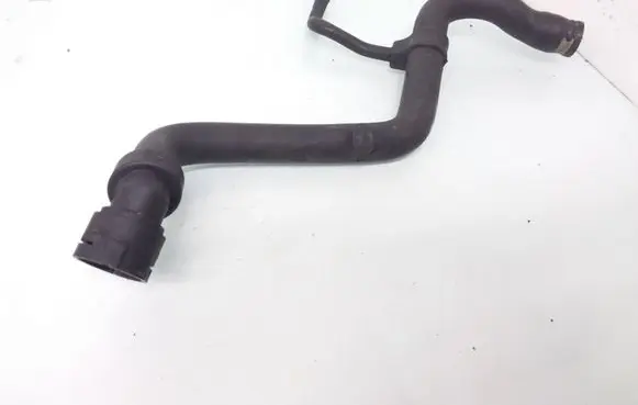 Volkswagen PASSAT B5 Engine coolant pipe/hose 8D0121101J