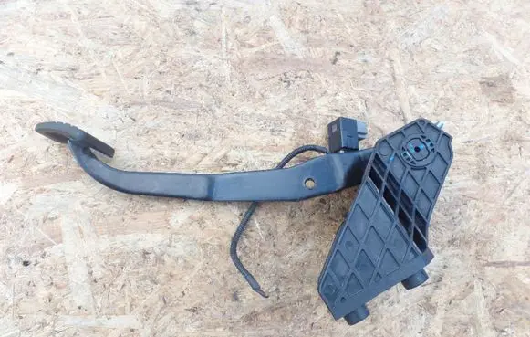 Hyundai i30 Brake pedal 328001H100