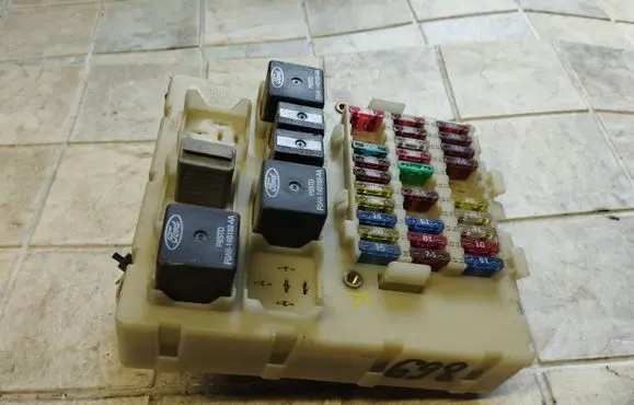 Ford Focus Fuse module 5S4T14A073AA