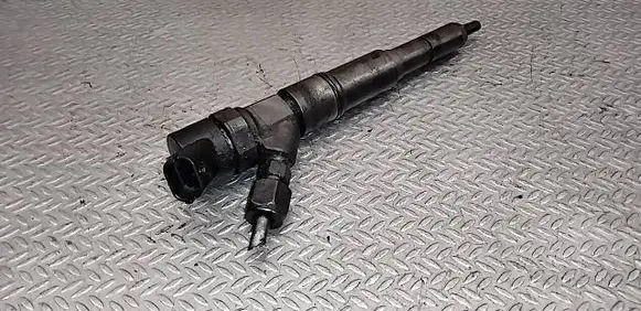 BMW 5 E39 Fuel injector 7785984 0445110047