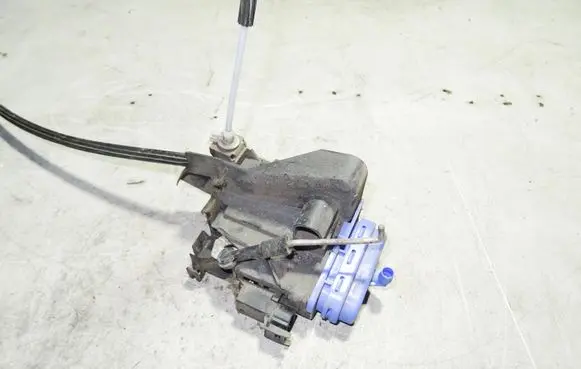 Audi A8 S8 D2 4D Rear door lock 4D0839015D