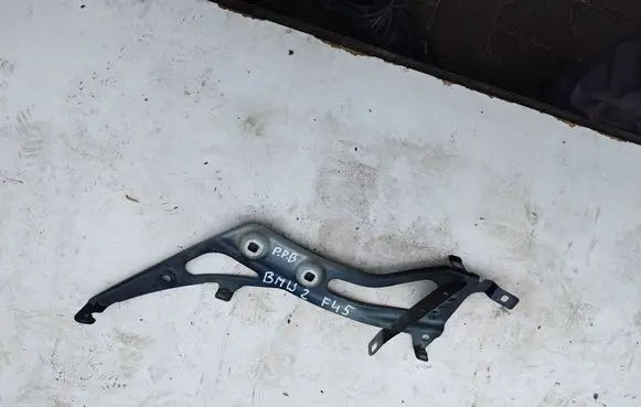 BMW 2 F45 Fender mounting bracket
