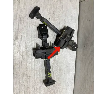 Renault Twingo III Front door check strap stopper