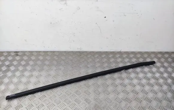 Opel Crossland X Front door glass trim molding 39124056