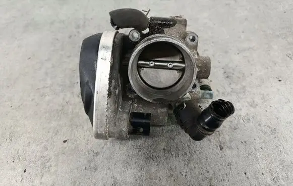 Opel Astra H Throttle body valve 