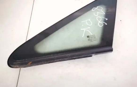 Opel Zafira B Front triangle window/glass 