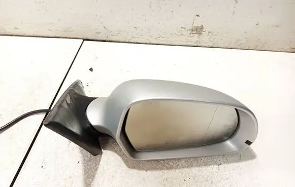 Audi A5 8T 8F Front door electric wing mirror 