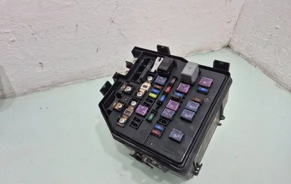 Honda Civic Fuse module 13SMJE02
