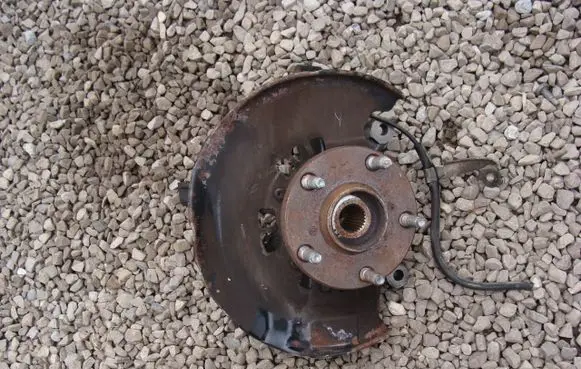 Toyota RAV 4 (XA20) Front wheel hub spindle knuckle