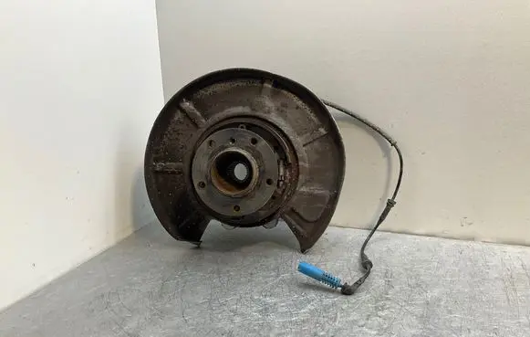 BMW 5 E60 E61 Rear wheel hub 6770906