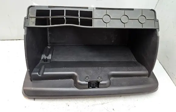 Chevrolet Trax Glove box AXB88015