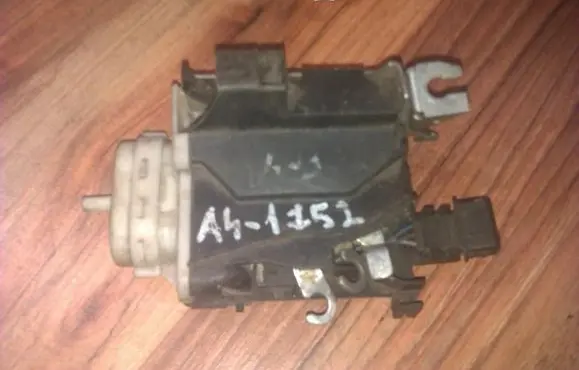 Audi A4 S4 B5 8D Front door lock 4a1837016b