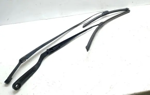Nissan Murano Z50 Front wiper blade arm