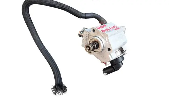 Audi A4 S4 B6 8E 8H Fuel injection high pressure pump 06D127026H